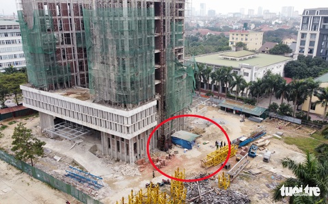 Các bộ ngành kiểm tra vụ vận thăng rơi làm 3 người chết ở Nghệ An - Ảnh 1. Các bộ ngành kiểm tra vụ vận thăng rơi làm 3 người chết ở Nghệ An - Ảnh 1.