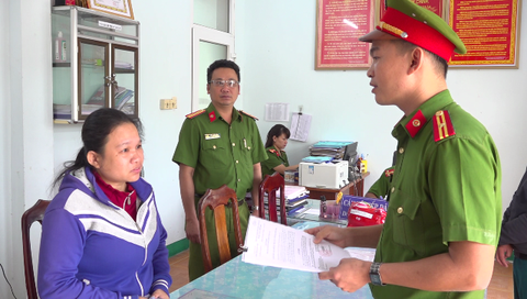 Một phụ nữ giả danh đàn ông lừa tình lẫn tiền tỉ một phụ nữ - Ảnh 1. Một phụ nữ giả danh đàn ông lừa tình lẫn tiền tỉ một phụ nữ - Ảnh 1.