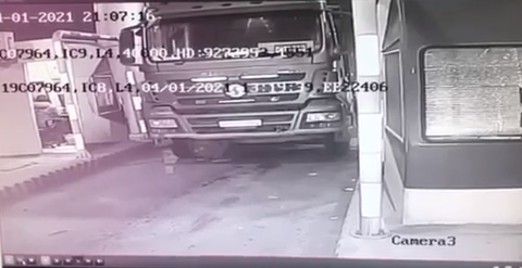 Xe tải tự trôi chèn chết tài xế trên cao tốc - Ảnh 1. Xe tải tự trôi chèn chết tài xế trên cao tốc - Ảnh 1.