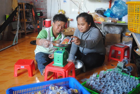 Chuyện tình những đôi đũa lệch - Kỳ 4: Chuyện tình chàng tí hon 1,2m và nữ sinh y khoa - Ảnh 1. Chuyện tình những đôi đũa lệch - Kỳ 4: Chuyện tình chàng tí hon 1,2m và nữ sinh y khoa - Ảnh 1.
