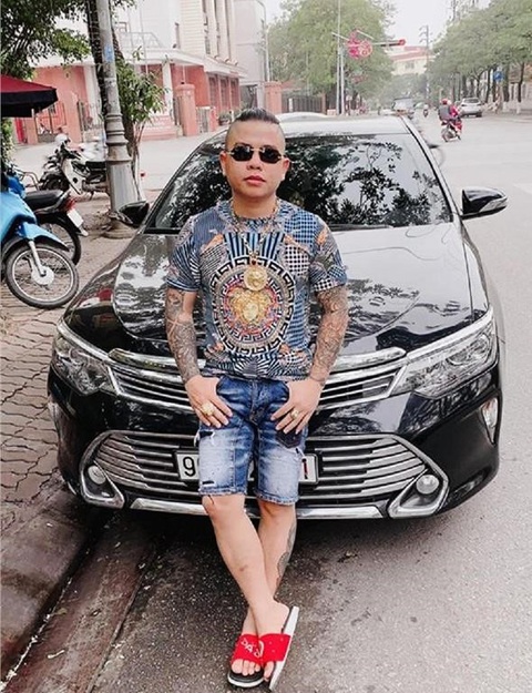 Xe chở giang hồ mạng Dương Minh Tuyền bị bắn tại Hải Dương - Ảnh 1. Xe chở giang hồ mạng Dương Minh Tuyền bị bắn tại Hải Dương - Ảnh 1.
