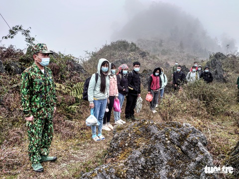 Về Việt Nam ăn tết, 11 người nhập cảnh trái phép bị phát hiện - Ảnh 1. Về Việt Nam ăn tết, 11 người nhập cảnh trái phép bị phát hiện - Ảnh 1.