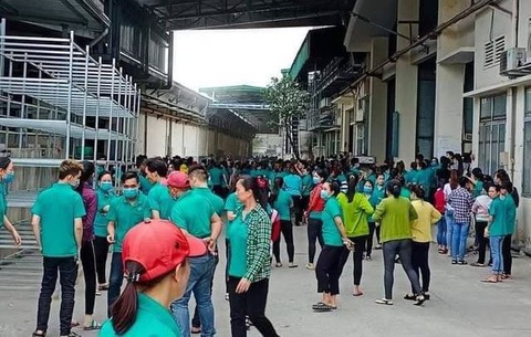 Nghi nổ bình gas máy lạnh trong công ty giày, một công nhân bị thương - Ảnh 2. Nghi nổ bình gas máy lạnh trong công ty giày, một công nhân bị thương - Ảnh 2.