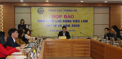 COVID-19 đã đẩy 1,3 triệu người Việt Nam vào cảnh mất việc - Ảnh 1. COVID-19 đã đẩy 1,3 triệu người Việt Nam vào cảnh mất việc - Ảnh 1.