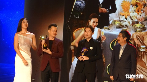 ‘Gái già lắm chiêu’ lại đại thắng giải thưởng Ngôi sao xanh 2020 - Ảnh 6. ‘Gái già lắm chiêu’ lại đại thắng giải thưởng Ngôi sao xanh 2020 - Ảnh 6.