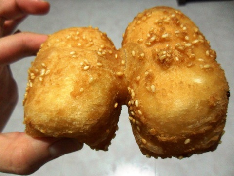 Khách hàng cầu cứu cảnh sát vì gãy răng khi ăn bánh mì - Ảnh 2. Khách hàng cầu cứu cảnh sát vì gãy răng khi ăn bánh mì - Ảnh 2.