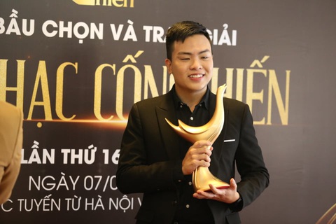 Giải Cống hiến 2021: Tùng Dương và Rap Việt thắng lớn - Ảnh 6. Giải Cống hiến 2021: Tùng Dương và Rap Việt thắng lớn - Ảnh 6.