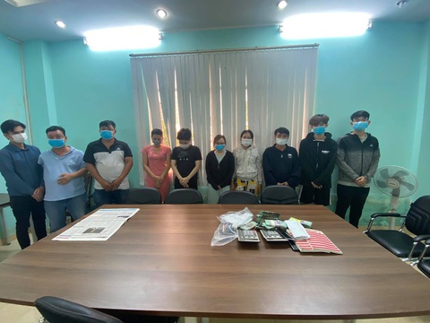 Bộ Công an bất thần ập vô 14 điểm cờ bạc ở Thủ Đức, Bình Thạnh, Gò Vấp, bắt 12 người - Ảnh 1. Bộ Công an bất thần ập vô 14 điểm cờ bạc ở Thủ Đức, Bình Thạnh, Gò Vấp, bắt 12 người - Ảnh 1.