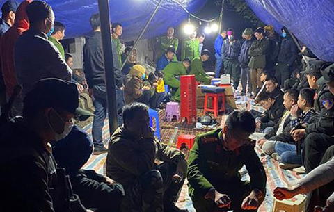 Triệt phá sới bạc lưu động của trùm giang hồ - Ảnh 2. Triệt phá sới bạc lưu động của trùm giang hồ - Ảnh 2.