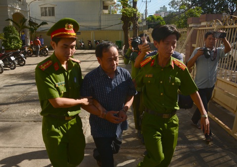 Truy tố các cựu lãnh đạo Chi nhánh văn phòng đăng ký đất đai và Chi cục thuế Phan Thiết - Ảnh 1. Truy tố các cựu lãnh đạo Chi nhánh văn phòng đăng ký đất đai và Chi cục thuế Phan Thiết - Ảnh 1.