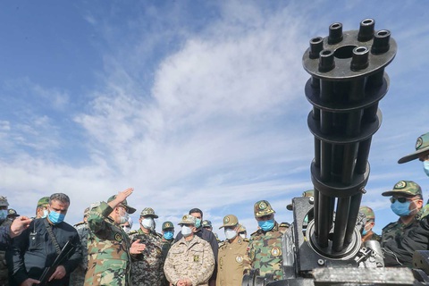 Iran phô diễn máy bay không người lái mang tên lửa - Ảnh 5. Iran phô diễn máy bay không người lái mang tên lửa - Ảnh 5.