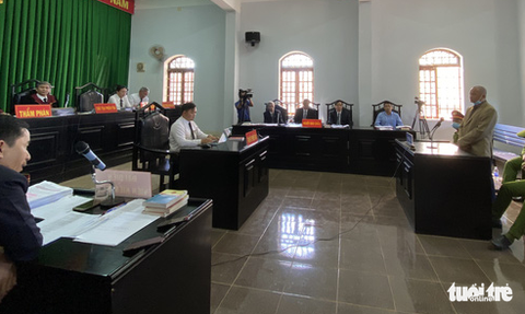 Nguyên bí thư xã giết người đốt xác thay đổi lời khai tại tòa - Ảnh 1. Nguyên bí thư xã giết người đốt xác thay đổi lời khai tại tòa - Ảnh 1.