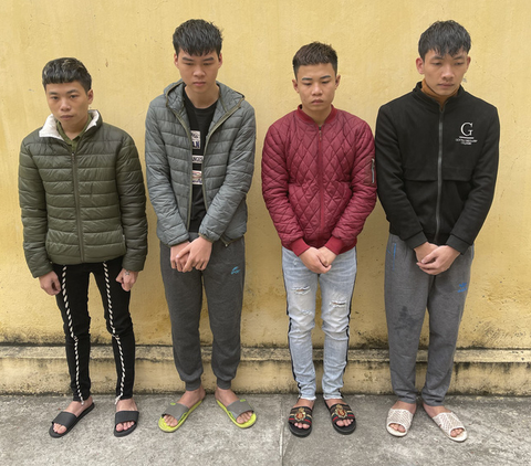 Ai là nạn nhân của 4 nghi can giả danh cán bộ ngân hàng để lừa đảo này? - Ảnh 1. Ai là nạn nhân của 4 nghi can giả danh cán bộ ngân hàng để lừa đảo này? - Ảnh 1.