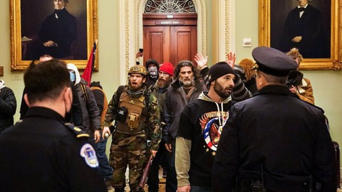 Đặc nhiệm SWAT của FBI trang bị hạng nặng, thiết lập trật tự - Ảnh 5. Đặc nhiệm SWAT của FBI trang bị hạng nặng, thiết lập trật tự - Ảnh 5.