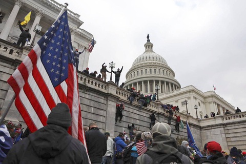 Để bạo loạn ở đồi Capitol, ông Trump mất đi nhiều ủng hộ - Ảnh 2. Để bạo loạn ở đồi Capitol, ông Trump mất đi nhiều ủng hộ - Ảnh 2.