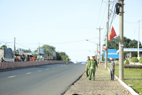 2 nhóm thanh niên dùng hàng nóng hỗn chiến, 1 người nguy kịch - Ảnh 1. 2 nhóm thanh niên dùng hàng nóng hỗn chiến, 1 người nguy kịch - Ảnh 1.