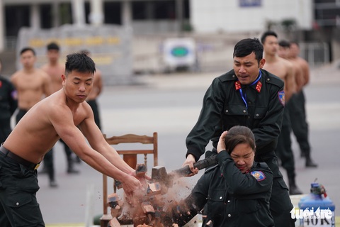 Mãn nhãn màn cảnh sát đặc nhiệm diễn tập bảo vệ Đại hội Đảng lần thứ XIII - Ảnh 1. Mãn nhãn màn cảnh sát đặc nhiệm diễn tập bảo vệ Đại hội Đảng lần thứ XIII - Ảnh 1.