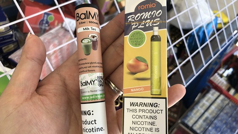 Cảnh báo: Vape đang lẻn vào trường giả dạng son môi, bút, USB... - Ảnh 2. Cảnh báo: Vape đang lẻn vào trường giả dạng son môi, bút, USB... - Ảnh 2.
