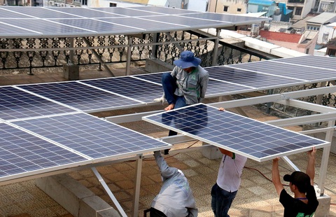 Điện mặt trời áp mái ngóng giá mới - Ảnh 1. Điện mặt trời áp mái ngóng giá mới - Ảnh 1.