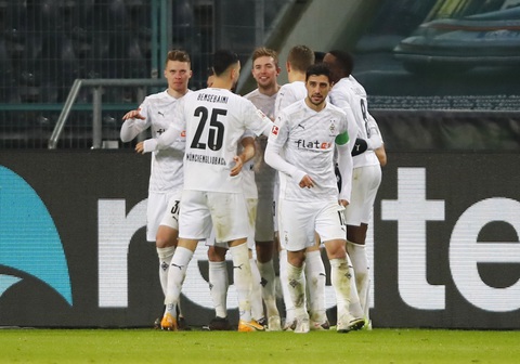 Bayern thua ngược Monchengladbach dù dẫn trước 2 bàn - Ảnh 1. Bayern thua ngược Monchengladbach dù dẫn trước 2 bàn - Ảnh 1.