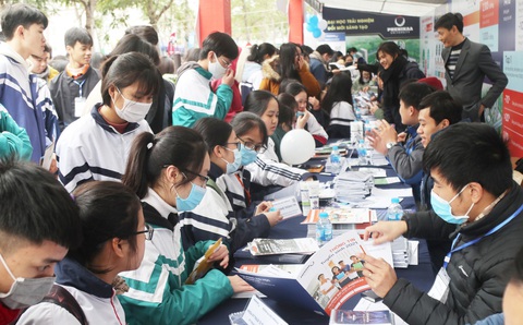 Hơn 4.000 học sinh dự tư vấn tuyển sinh tại ĐH Vinh: Nhiều câu hỏi nóng ngành an ninh, quân đội - Ảnh 10. Hơn 4.000 học sinh dự tư vấn tuyển sinh tại ĐH Vinh: Nhiều câu hỏi nóng ngành an ninh, quân đội - Ảnh 10.