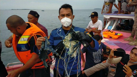 NÓNG: Indonesia xác nhận máy bay chở 62 người gặp nạn, mất liên lạc - Ảnh 2. NÓNG: Indonesia xác nhận máy bay chở 62 người gặp nạn, mất liên lạc - Ảnh 2.