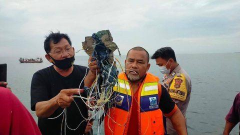 NÓNG: Indonesia xác nhận máy bay chở 62 người gặp nạn, mất liên lạc - Ảnh 1. NÓNG: Indonesia xác nhận máy bay chở 62 người gặp nạn, mất liên lạc - Ảnh 1.