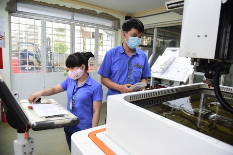 Vẫn làm hàng và giao hàng cho khách là vui rồi - Ảnh 1. Vẫn làm hàng và giao hàng cho khách là vui rồi - Ảnh 1.