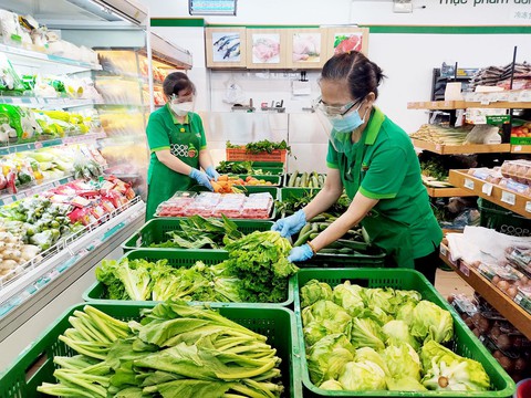 Siêu thị tất bật chuẩn bị và sẵn sàng đón khách - Ảnh 1. Siêu thị tất bật chuẩn bị và sẵn sàng đón khách - Ảnh 1.