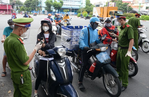 TP.HCM chính thức thực hiện chỉ thị 18 về từng bước phục hồi kinh tế từ 1-10 - Ảnh 2. TP.HCM chính thức thực hiện chỉ thị 18 về từng bước phục hồi kinh tế từ 1-10 - Ảnh 2.