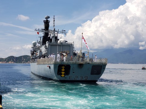 Tàu Hải quân Hoàng gia Anh HMS Richmond cập cảng Cam Ranh - Ảnh 1. Tàu Hải quân Hoàng gia Anh HMS Richmond cập cảng Cam Ranh - Ảnh 1.