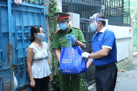 Bó cải, ký gạo chia nhau mà sống qua ngày - Ảnh 4. Bó cải, ký gạo chia nhau mà sống qua ngày - Ảnh 4.