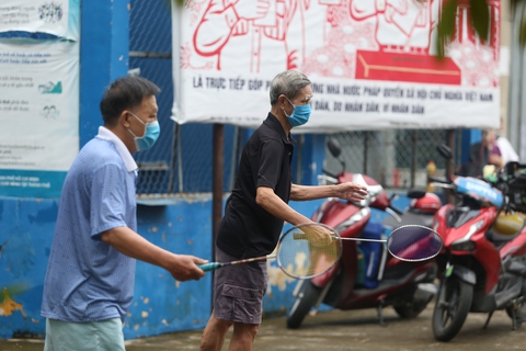 Người dân TP.HCM dậy sớm đi bộ, đạp xe sau nhiều ngày ‘ai ở đâu ở yên đó’ - Ảnh 5. Người dân TP.HCM dậy sớm đi bộ, đạp xe sau nhiều ngày ‘ai ở đâu ở yên đó’ - Ảnh 5.