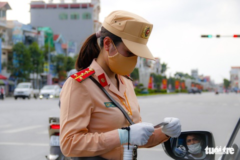 Đi lại tăng mạnh khi nới lỏng giãn cách xã hội, Bộ Công an chỉ đạo gì? - Ảnh 1. Đi lại tăng mạnh khi nới lỏng giãn cách xã hội, Bộ Công an chỉ đạo gì? - Ảnh 1.