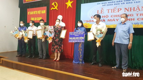 5 doanh nghiệp tặng 1.260 máy tính cho học sinh An Giang - Ảnh 1. 5 doanh nghiệp tặng 1.260 máy tính cho học sinh An Giang - Ảnh 1.