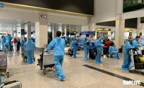 HỎI - ĐÁP về dịch COVID-19: Người Nghệ An ở các tỉnh phía Nam bay về quê cách ly tốn bao nhiêu? - Ảnh 1. HỎI - ĐÁP về dịch COVID-19: Người Nghệ An ở các tỉnh phía Nam bay về quê cách ly tốn bao nhiêu? - Ảnh 1.