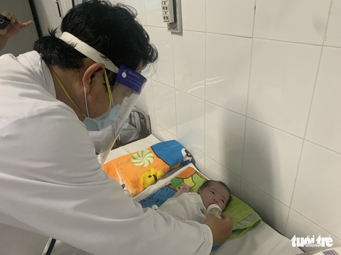 Cứu sống bé gái bị ngưng tim, ngưng thở sau khi sinh do thiếu oxy não - Ảnh 1. Cứu sống bé gái bị ngưng tim, ngưng thở sau khi sinh do thiếu oxy não - Ảnh 1.