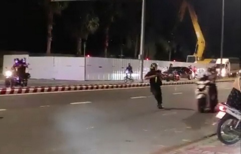 Nổ súng ngăn chặn 2 nhóm thanh thiếu niên mang dao phóng lợn hẹn đánh nhau - Ảnh 2. Nổ súng ngăn chặn 2 nhóm thanh thiếu niên mang dao phóng lợn hẹn đánh nhau - Ảnh 2.