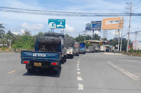 Chốt kiểm soát test COVID-19 cho tài xế gây ùn tắc, đề nghị An Giang chấn chỉnh - Ảnh 1. Chốt kiểm soát test COVID-19 cho tài xế gây ùn tắc, đề nghị An Giang chấn chỉnh - Ảnh 1.