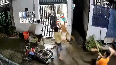 2 vợ chồng ở Hóc Môn bị người đàn ông dùng hung khí tấn công tử vong - Ảnh 1. 2 vợ chồng ở Hóc Môn bị người đàn ông dùng hung khí tấn công tử vong - Ảnh 1.