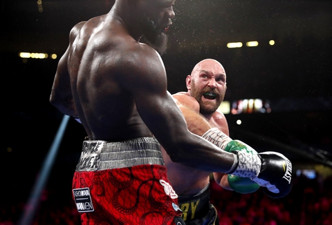 Lần thứ hai knock-out Wilder, Tyson Fury bảo vệ thành công đai WBC hạng nặng - Ảnh 1. Lần thứ hai knock-out Wilder, Tyson Fury bảo vệ thành công đai WBC hạng nặng - Ảnh 1.
