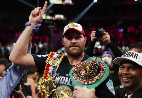 Lần thứ hai knock-out Wilder, Tyson Fury bảo vệ thành công đai WBC hạng nặng - Ảnh 4. Lần thứ hai knock-out Wilder, Tyson Fury bảo vệ thành công đai WBC hạng nặng - Ảnh 4.
