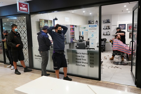 Mừng ‘mở cửa’, dân Sydney đi uống bia từ nửa đêm - Ảnh 2. Mừng ‘mở cửa’, dân Sydney đi uống bia từ nửa đêm - Ảnh 2.