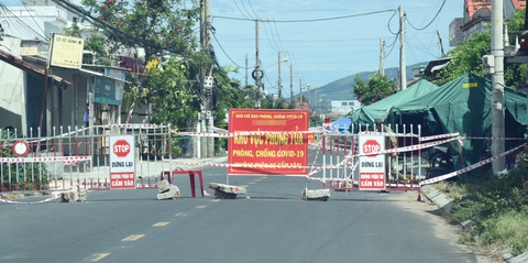 Cách ly tại nhà nhưng đi cà phê, hớt tóc, 2 ngư dân ‘làm khổ’ cả làng - Ảnh 1. Cách ly tại nhà nhưng đi cà phê, hớt tóc, 2 ngư dân ‘làm khổ’ cả làng - Ảnh 1.