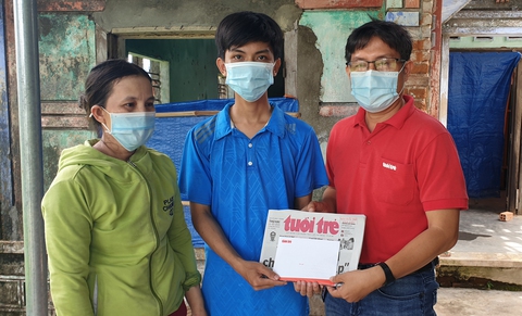 Tuổi Trẻ ‘tiếp sức’ ngay cho tân sinh viên mồ côi ở Phú Yên kịp nhập học - Ảnh 2. Tuổi Trẻ ‘tiếp sức’ ngay cho tân sinh viên mồ côi ở Phú Yên kịp nhập học - Ảnh 2.