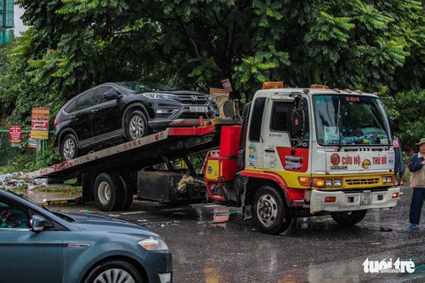 Mưa lớn kéo dài, nhiều tuyến đường Hà Nội ngập sâu - Ảnh 11. Mưa lớn kéo dài, nhiều tuyến đường Hà Nội ngập sâu - Ảnh 11.