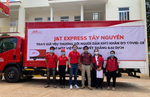 Ấm lòng nghĩa cử cao đẹp của nhân viên J&T Express - Ảnh 1. Ấm lòng nghĩa cử cao đẹp của nhân viên J&T Express - Ảnh 1.