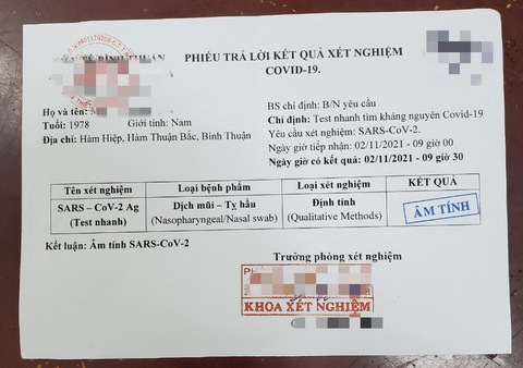 Bắt giữ 4 người buôn bán giấy xét nghiệm COVID-19 giả tại Phan Thiết - Ảnh 1. Bắt giữ 4 người buôn bán giấy xét nghiệm COVID-19 giả tại Phan Thiết - Ảnh 1.
