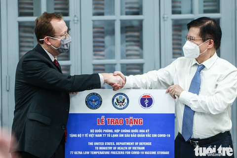 Mỹ bàn giao tủ lạnh âm sâu lưu trữ vắc xin Pfizer cho Việt Nam - Ảnh 1. Mỹ bàn giao tủ lạnh âm sâu lưu trữ vắc xin Pfizer cho Việt Nam - Ảnh 1.