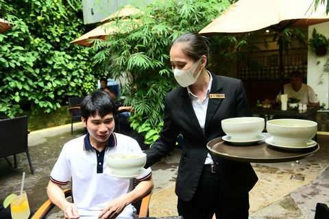 Phở đậm tình tặng y bác sĩ ngày rời TP.HCM - Ảnh 4. Phở đậm tình tặng y bác sĩ ngày rời TP.HCM - Ảnh 4.